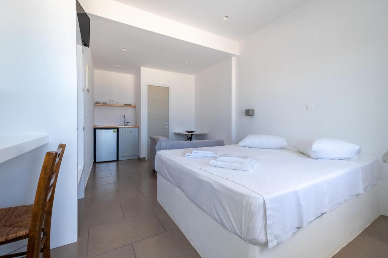 Lorenzo Studios&Suites Paros Naousa  Exterior foto